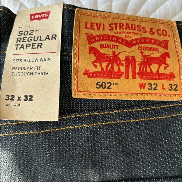 NWT LEVI JEANS - DARK WASH!! - Picture 1 of 10